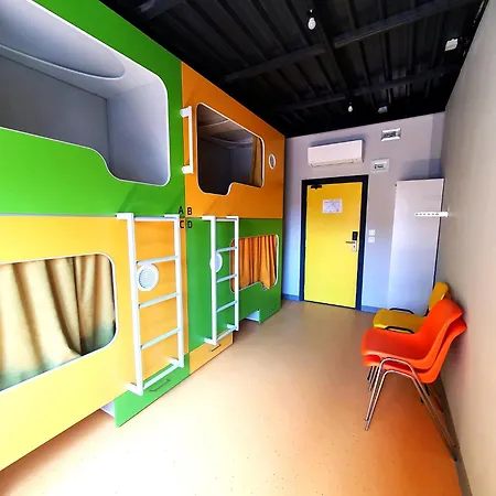 Cube Capsule Sofya